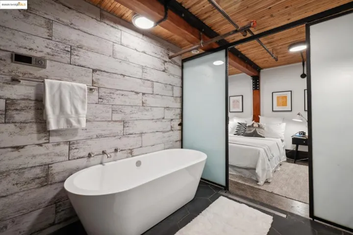 6105 San Pablo Ave 102, Oakland, California 94608