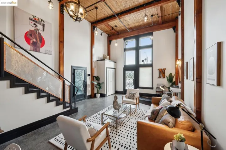 6105 San Pablo Ave 102, Oakland, California 94608