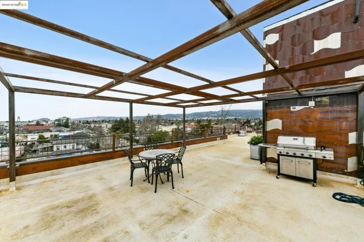 6105 San Pablo Ave 102, Oakland, California 94608