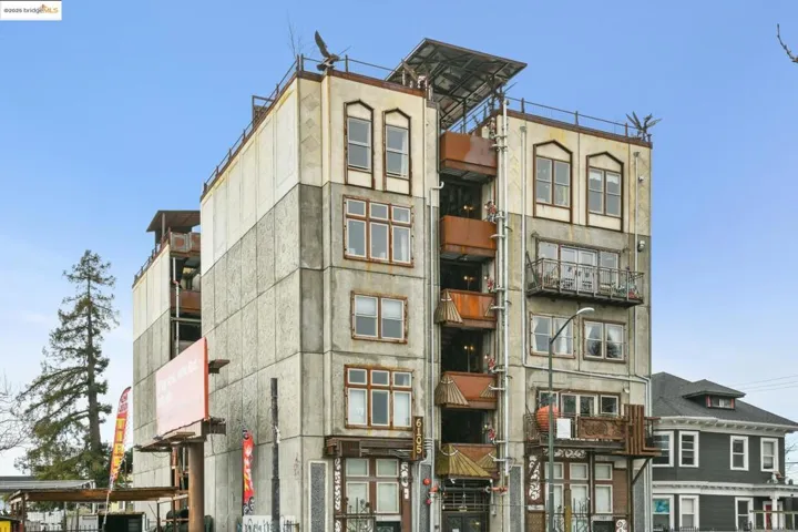 6105 San Pablo Ave 102, Oakland, California 94608