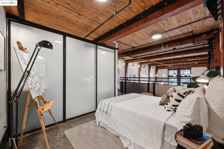 6105 San Pablo Ave 102, Oakland, California 94608