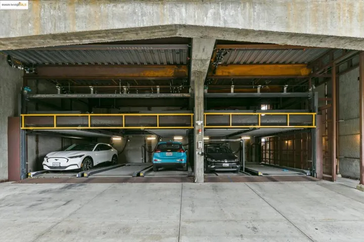6105 San Pablo Ave 102, Oakland, California 94608