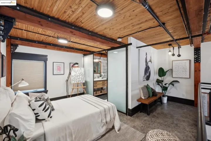 6105 San Pablo Ave 102, Oakland, California 94608