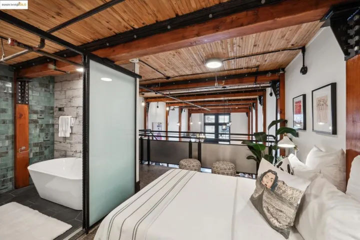 6105 San Pablo Ave 102, Oakland, California 94608