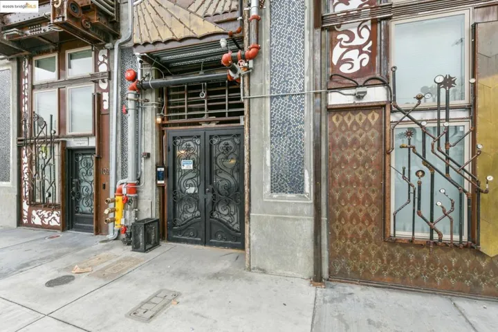 6105 San Pablo Ave 102, Oakland, California 94608