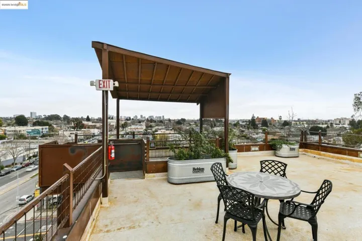 6105 San Pablo Ave 102, Oakland, California 94608