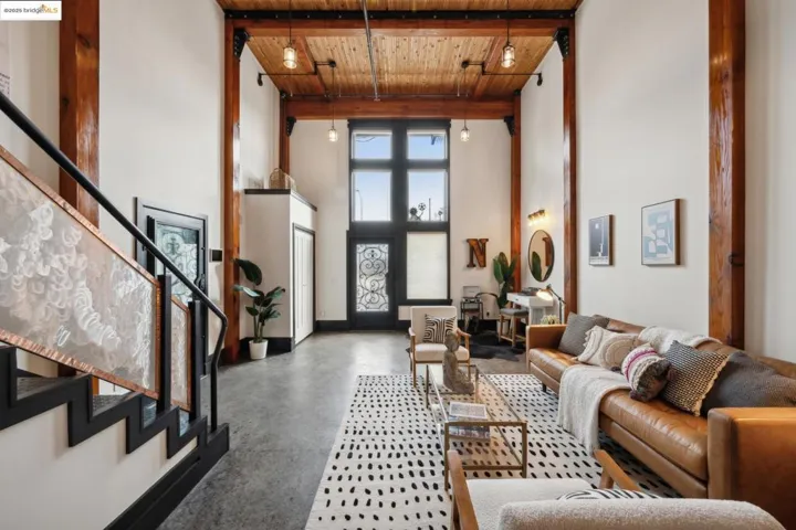 6105 San Pablo Ave 102, Oakland, California 94608