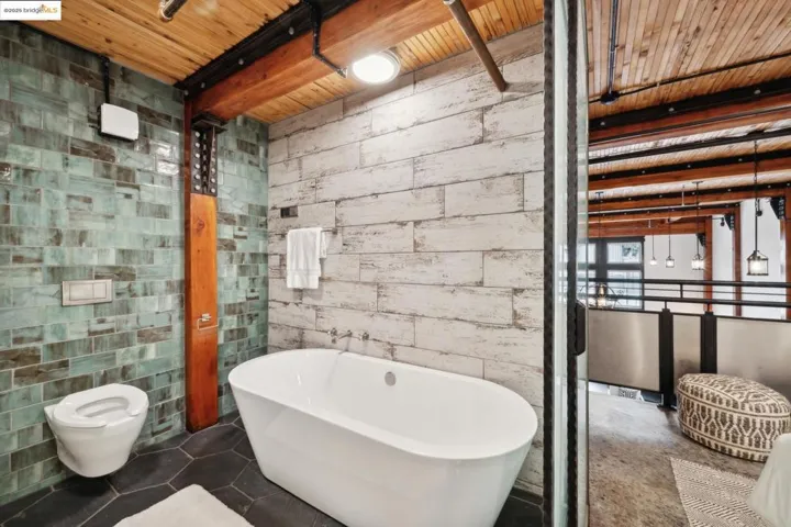 6105 San Pablo Ave 102, Oakland, California 94608