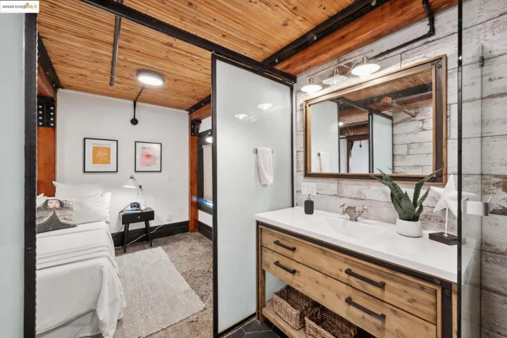 6105 San Pablo Ave 102, Oakland, California 94608