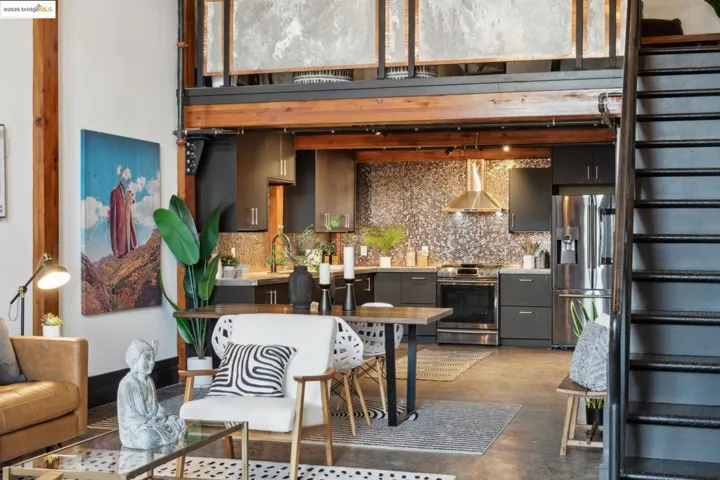 6105 San Pablo Ave 102, Oakland, California 94608