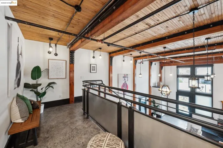 6105 San Pablo Ave 102, Oakland, California 94608