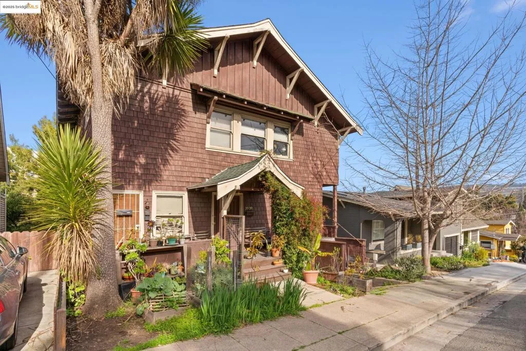 3537 Kempton, Oakland, California 94611 home-pic-3