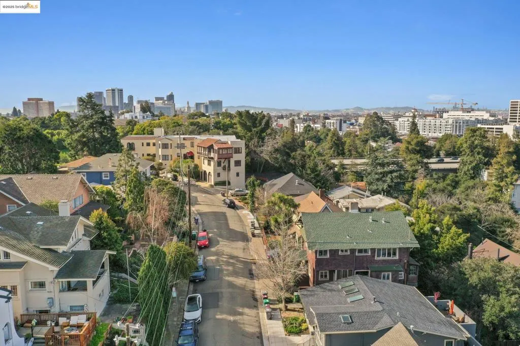 3537 Kempton, Oakland, California 94611 home-pic-12