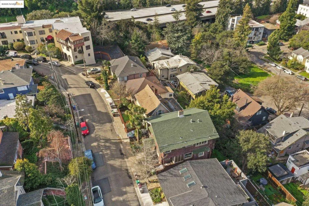 3537 Kempton, Oakland, California 94611 home-pic-10