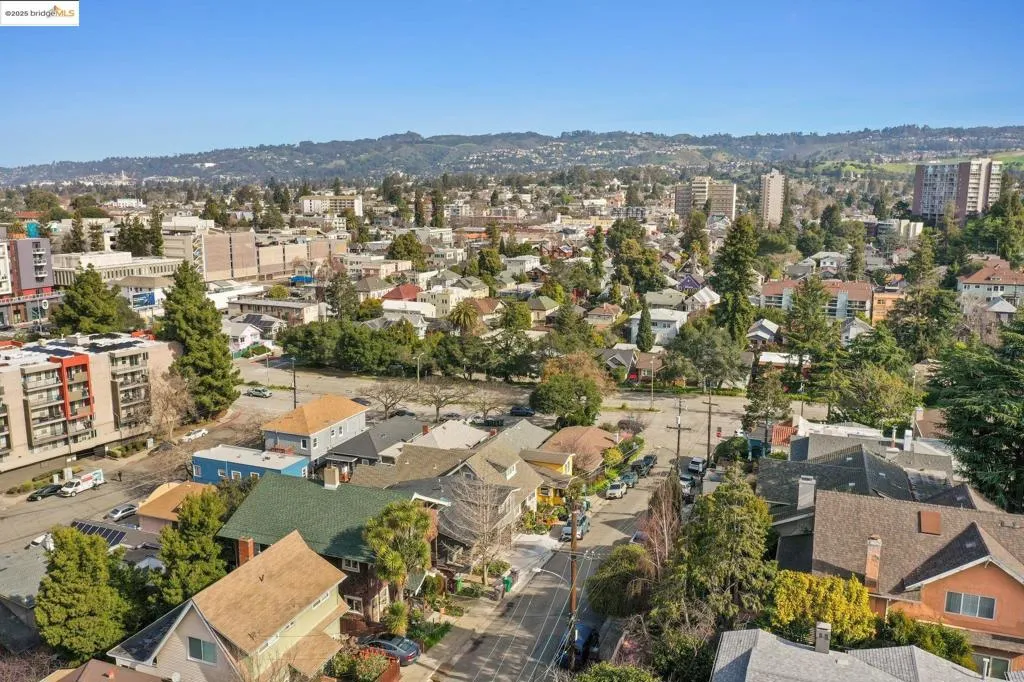 3537 Kempton, Oakland, California 94611 home-pic-7