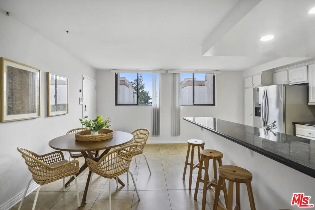 17150 Burbank Boulevard 34, Encino, California 91316 home-pic-10