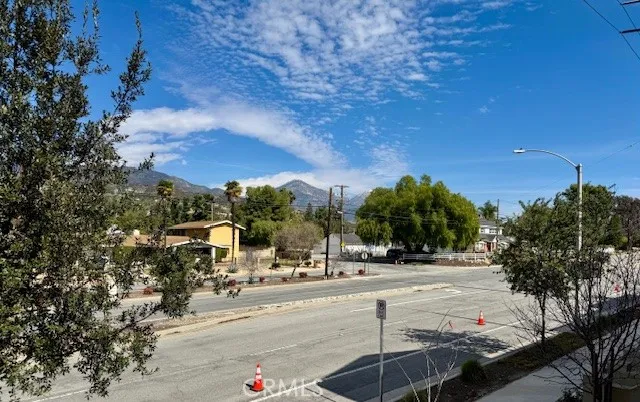 1084 W Baseline Road, Claremont, California 91711