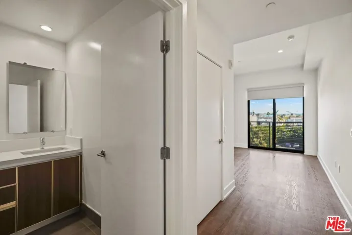 711 Cole Avenue 108, Los Angeles, California 90038
