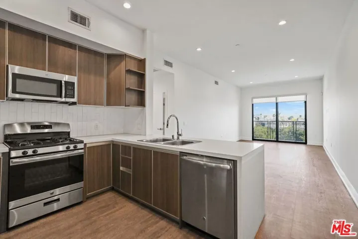 711 Cole Avenue 108, Los Angeles, California 90038