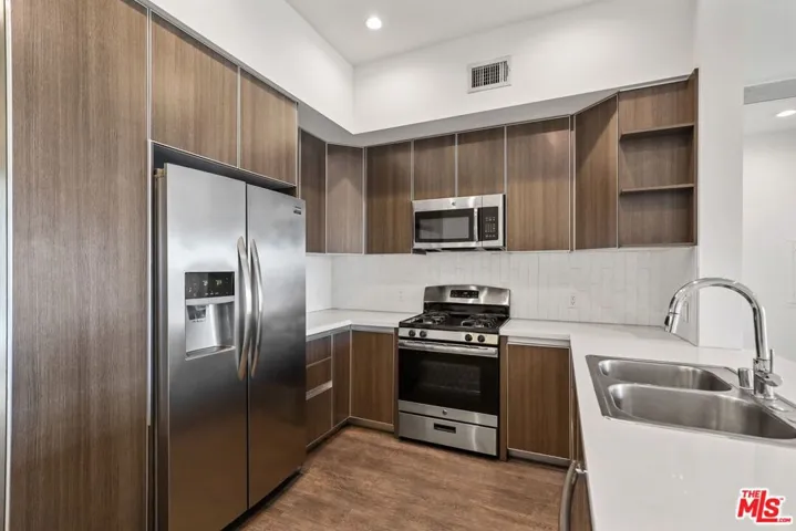 711 Cole Avenue 108, Los Angeles, California 90038