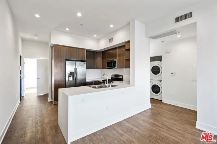 711 Cole Avenue 108, Los Angeles, California 90038