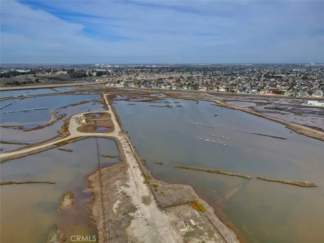 Views towards The Landing and Bankton Drive from wetlands