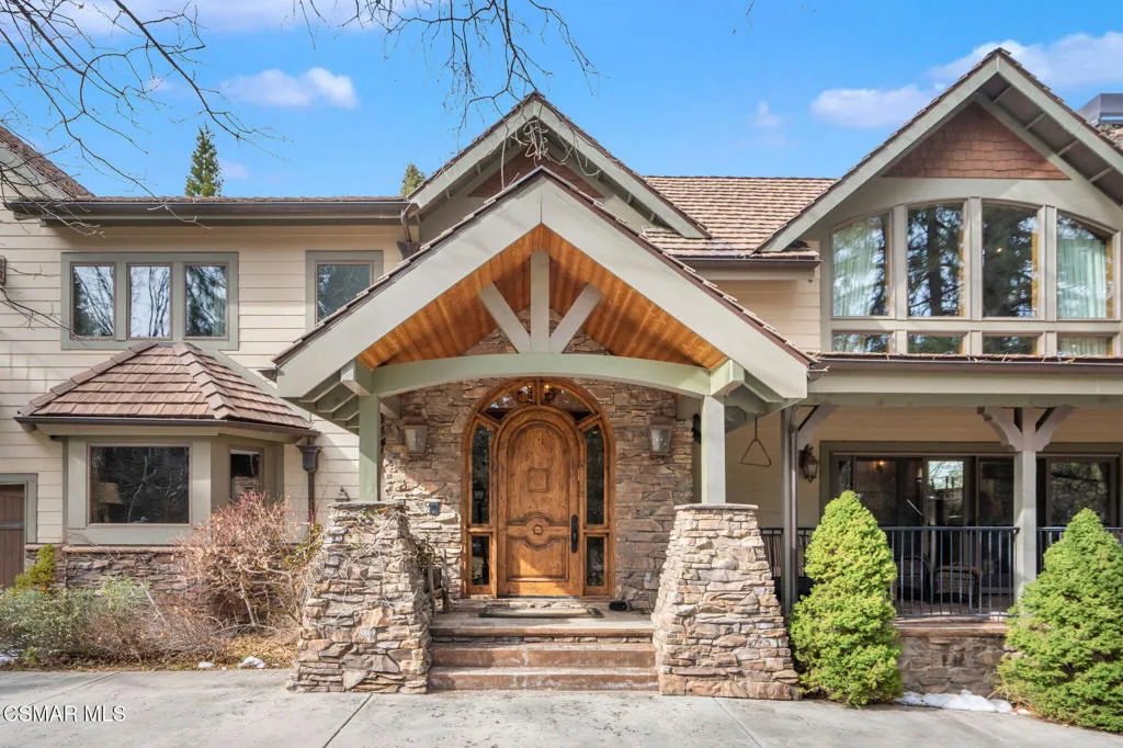 32310 Hummingbird Court, Running Springs, California 92382 home-pic-5