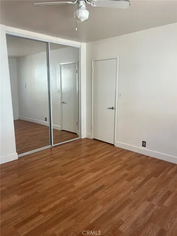 Large bedroom with mirrored wardrobe
