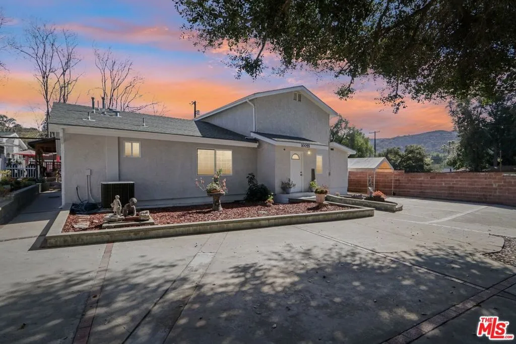 10055 La Tuna Canyon Road, Sun Valley, California 91352, 5 Bedrooms Bedrooms, ,4 BathroomsBathrooms,Residential,For Sale,La Tuna Canyon,25495817