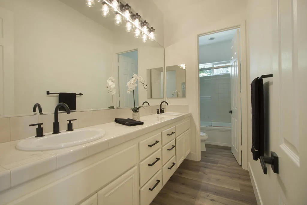 44520 Via Terra Nova, La Quinta, California 92253 home-pic-22