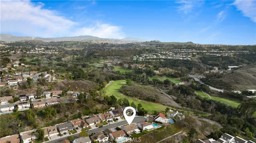 581 S Paseo De Luna, Anaheim Hills, California 92807