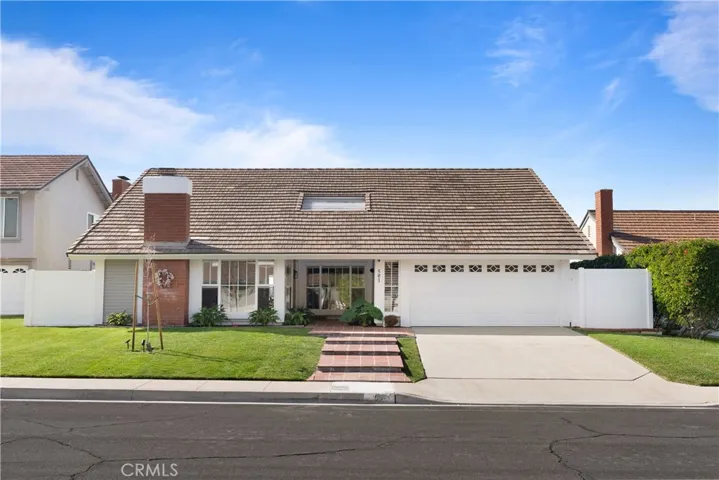 581 S Paseo De Luna, Anaheim Hills, California 92807