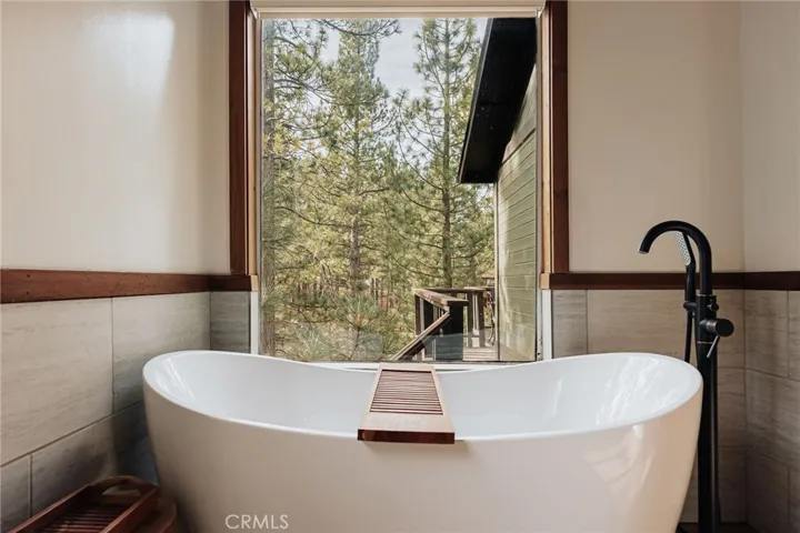 1021 W London Lane, Big Bear City, California 92314
