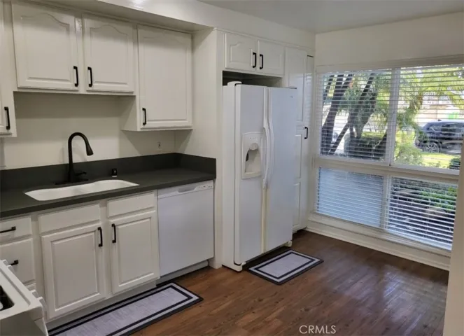 Spacious Double-Wide Window
