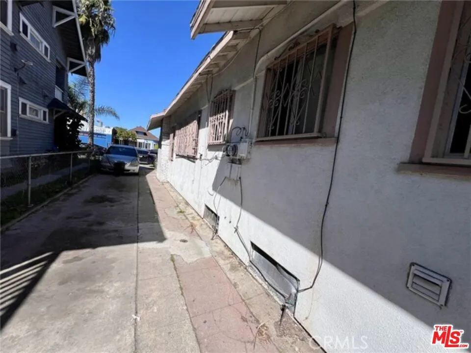 Side driveway
