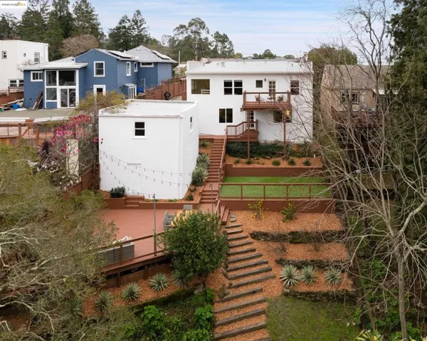 7025 Thornhill Dr, Oakland, California 94611