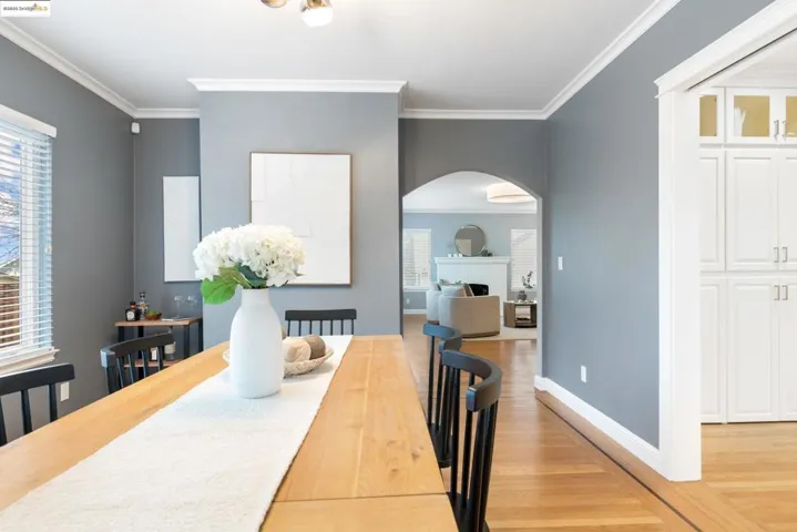 7025 Thornhill Dr, Oakland, California 94611