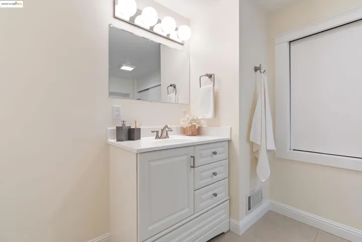 7025 Thornhill Dr, Oakland, California 94611