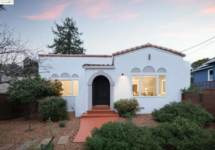 7025 Thornhill Dr, Oakland, California 94611