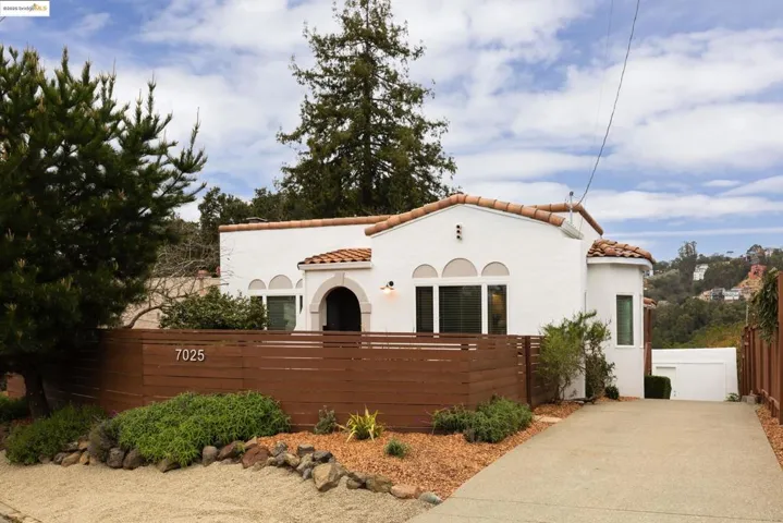 7025 Thornhill Dr, Oakland, California 94611