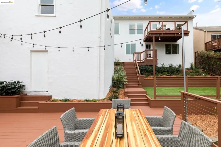 7025 Thornhill Dr, Oakland, California 94611