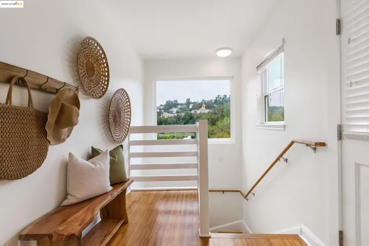 7025 Thornhill Dr, Oakland, California 94611