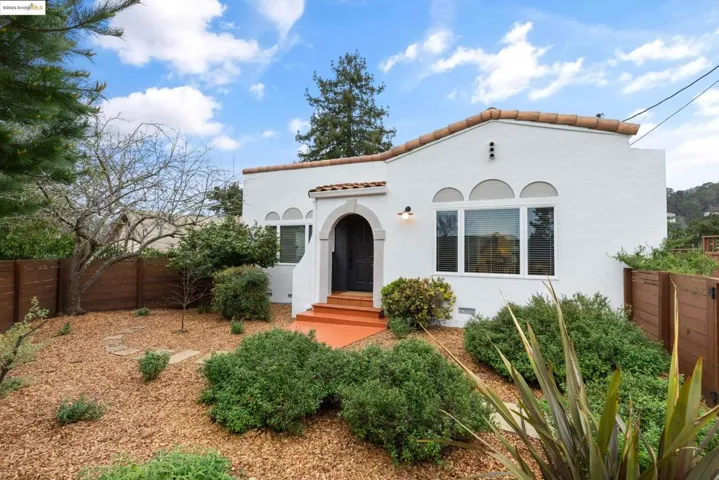 7025 Thornhill Dr, Oakland, California 94611