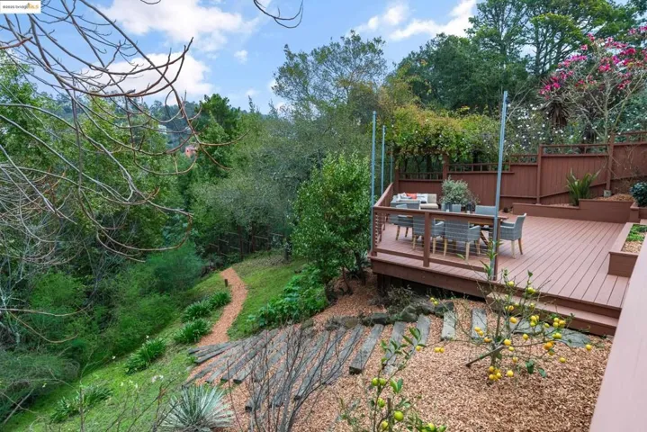 7025 Thornhill Dr, Oakland, California 94611