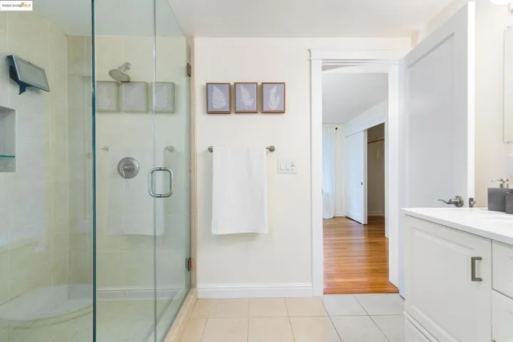 7025 Thornhill Dr, Oakland, California 94611