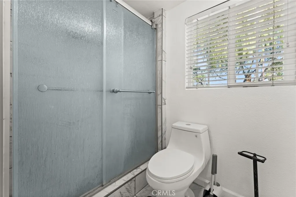 520 W Randall Avenue, Rialto, California 92376 home-pic-16