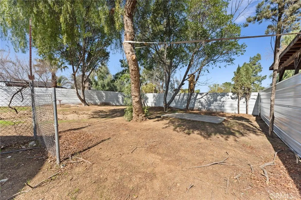 520 W Randall Avenue, Rialto, California 92376 home-pic-27
