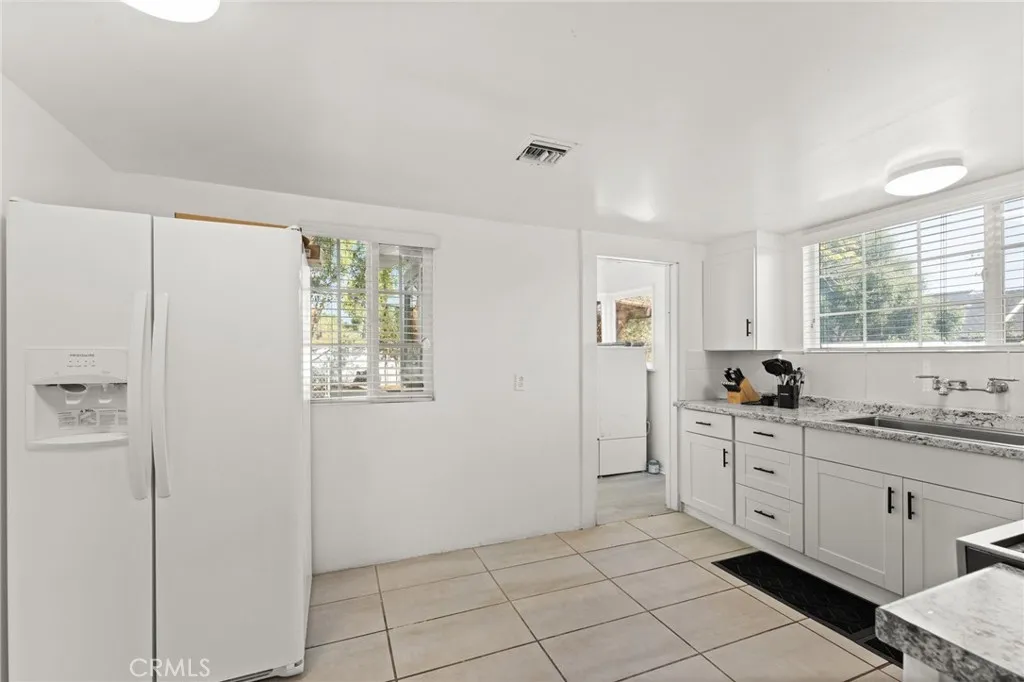 520 W Randall Avenue, Rialto, California 92376 home-pic-14