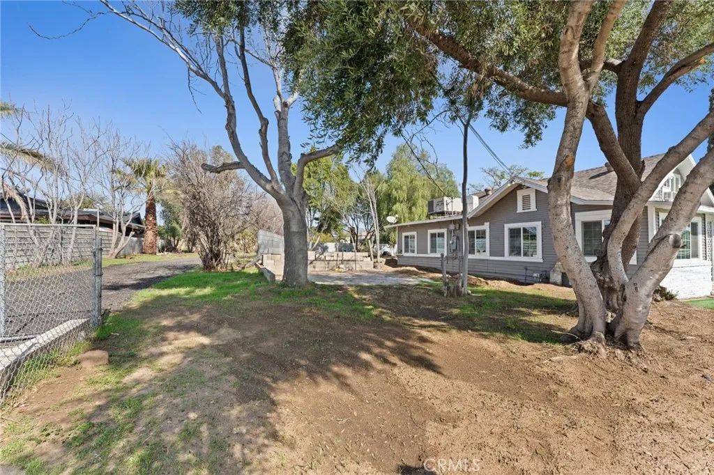 520 W Randall Avenue, Rialto, California 92376 home-pic-26