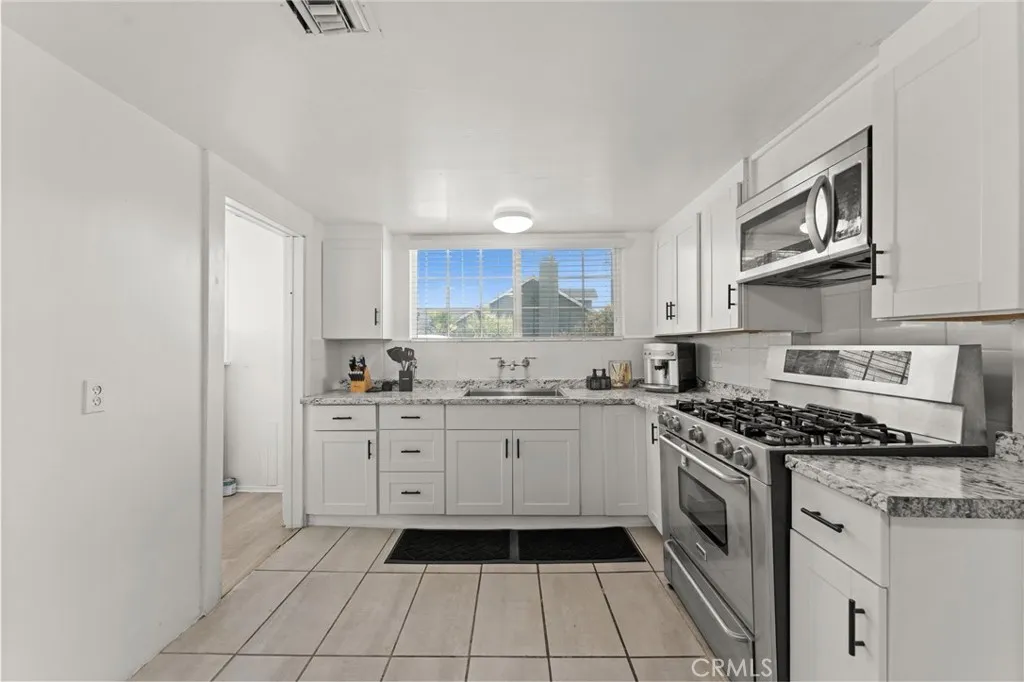 520 W Randall Avenue, Rialto, California 92376 home-pic-13
